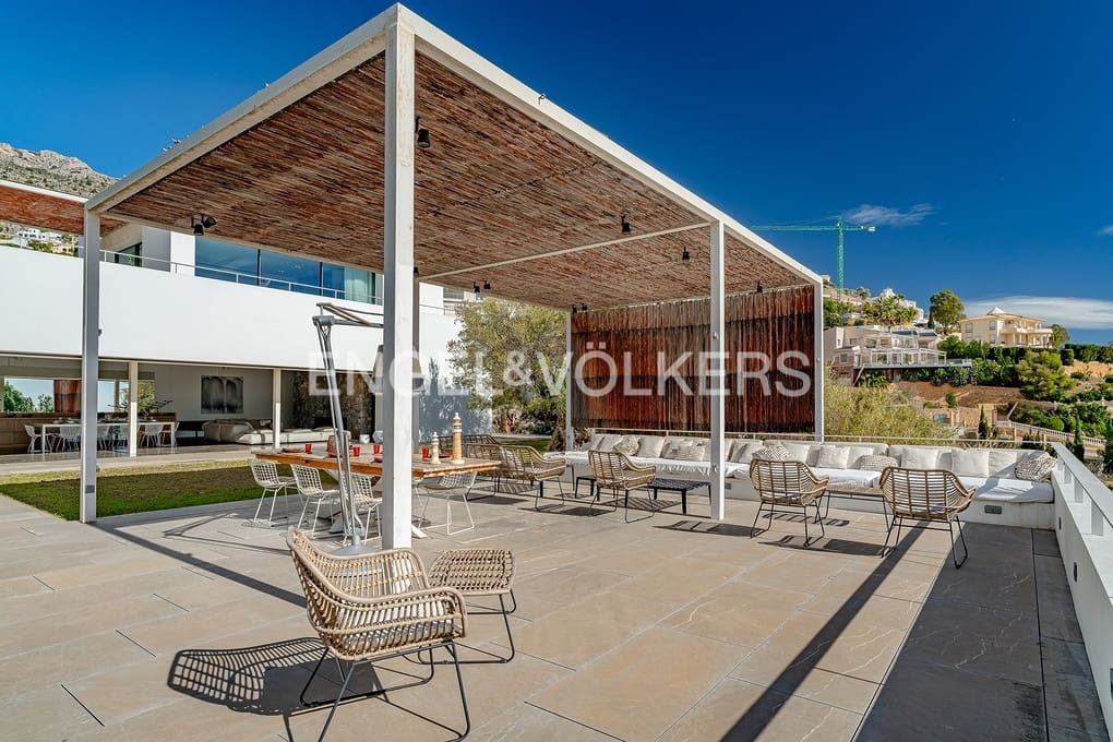 6 makuuhuone Huvila myytävänä paikassa Altea mukana uima-altaan 
autotalli - 4 950 000 € (Ref: 9596786)