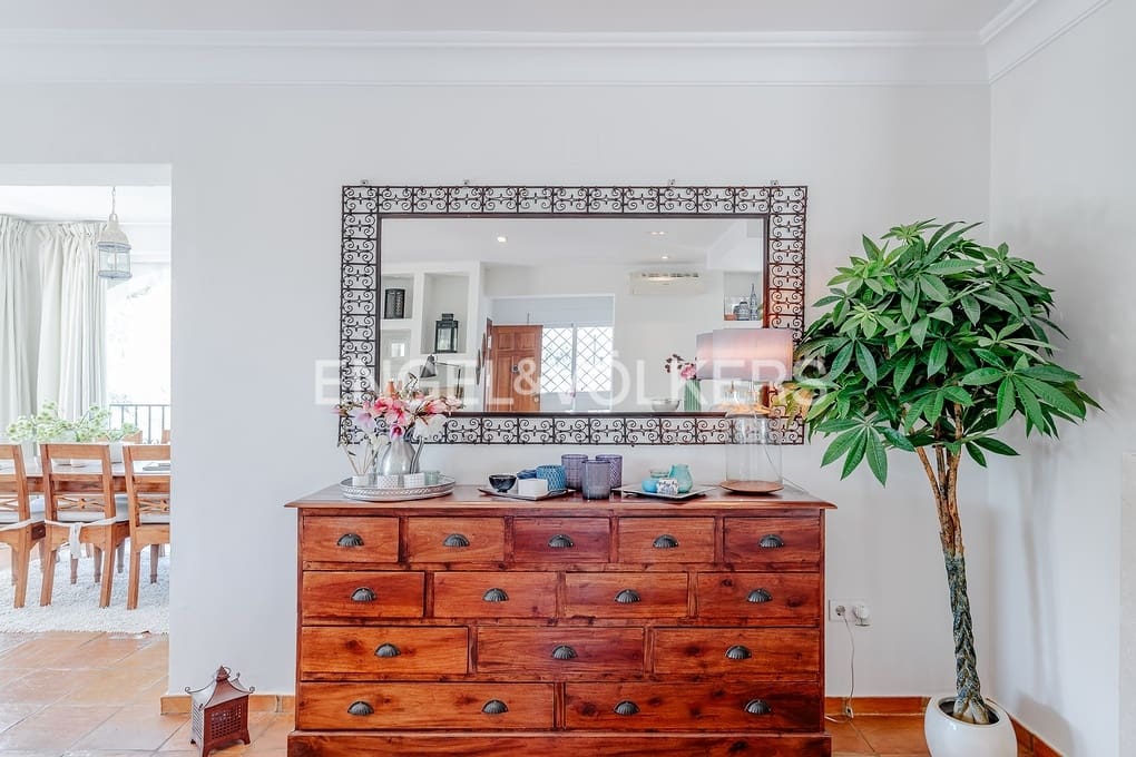 5 slaapkamer Villa te koop in Alhama Springs met zwembad garage - € 750.000 (Ref: 9606774)