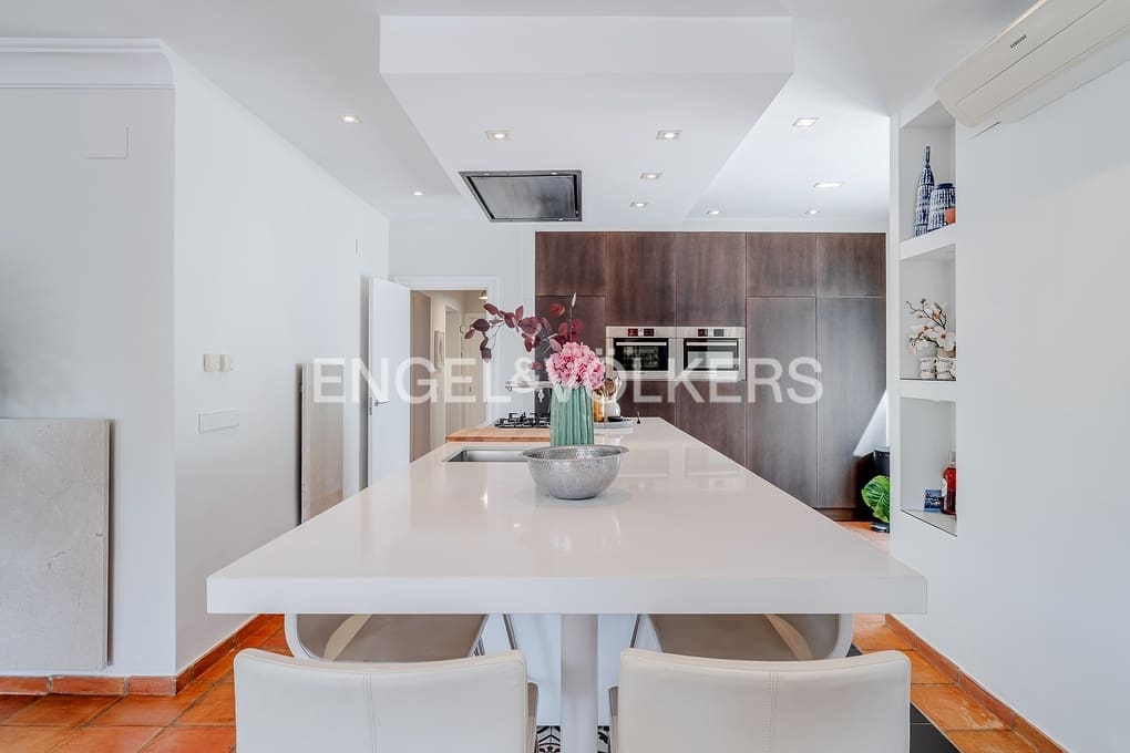 5 slaapkamer Villa te koop in Alhama Springs met zwembad garage - € 750.000 (Ref: 9606774)