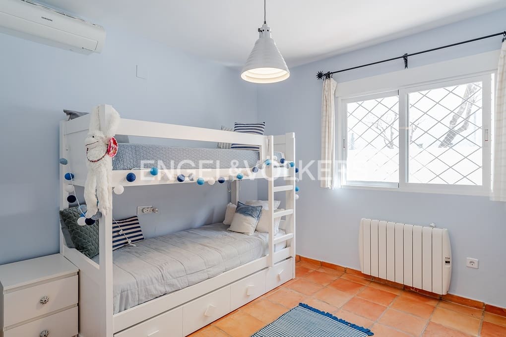 5 slaapkamer Villa te koop in Alhama Springs met zwembad garage - € 750.000 (Ref: 9606774)