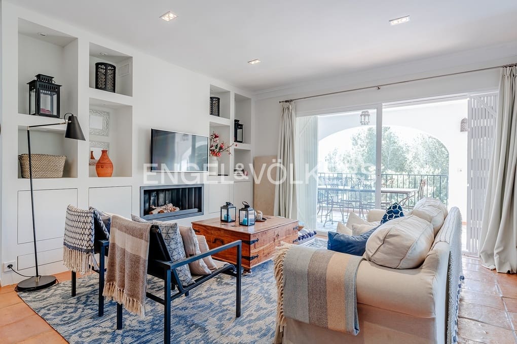 5 slaapkamer Villa te koop in Alhama Springs met zwembad garage - € 750.000 (Ref: 9606774)