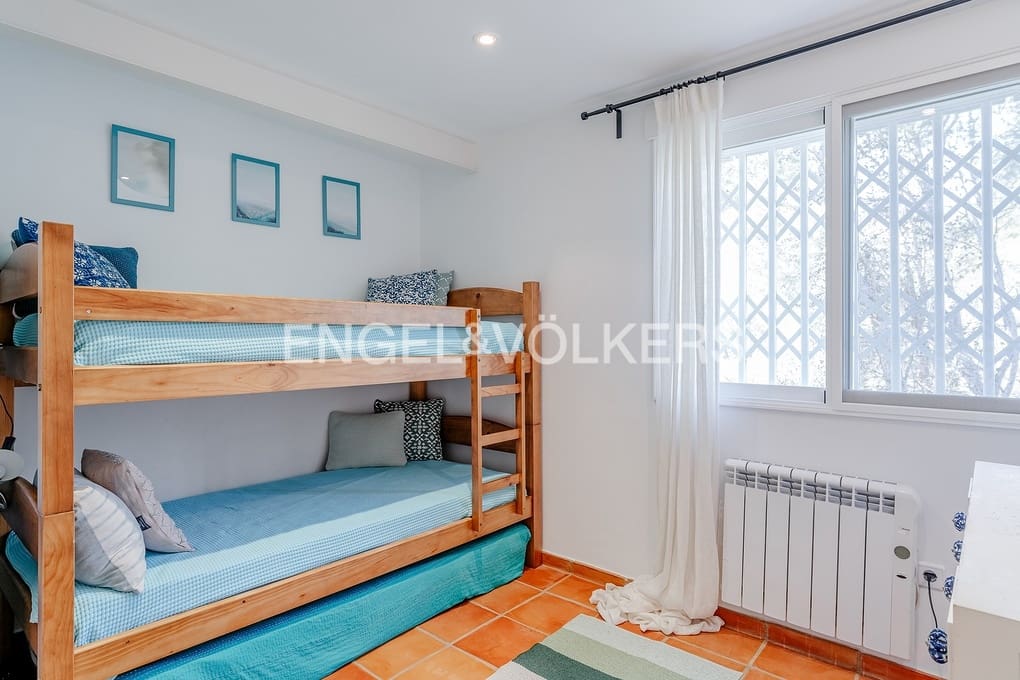 5 slaapkamer Villa te koop in Alhama Springs met zwembad garage - € 750.000 (Ref: 9606774)