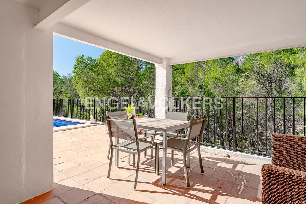 5 slaapkamer Villa te koop in Alhama Springs met zwembad garage - € 750.000 (Ref: 9606774)
