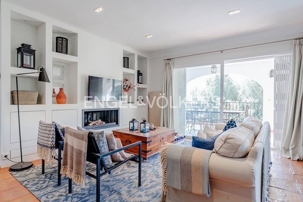 5 bedroom Villa for sale in Altea with pool garage - € 750,000 (Ref: 9606774)