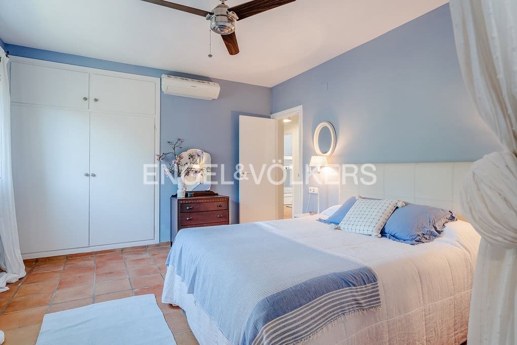 5 bedroom Villa for sale in Altea with pool garage - € 750,000 (Ref: 9606774)