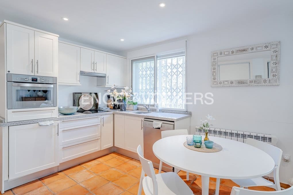 5 bedroom Villa for sale in Altea with pool garage - € 750,000 (Ref: 9606774)