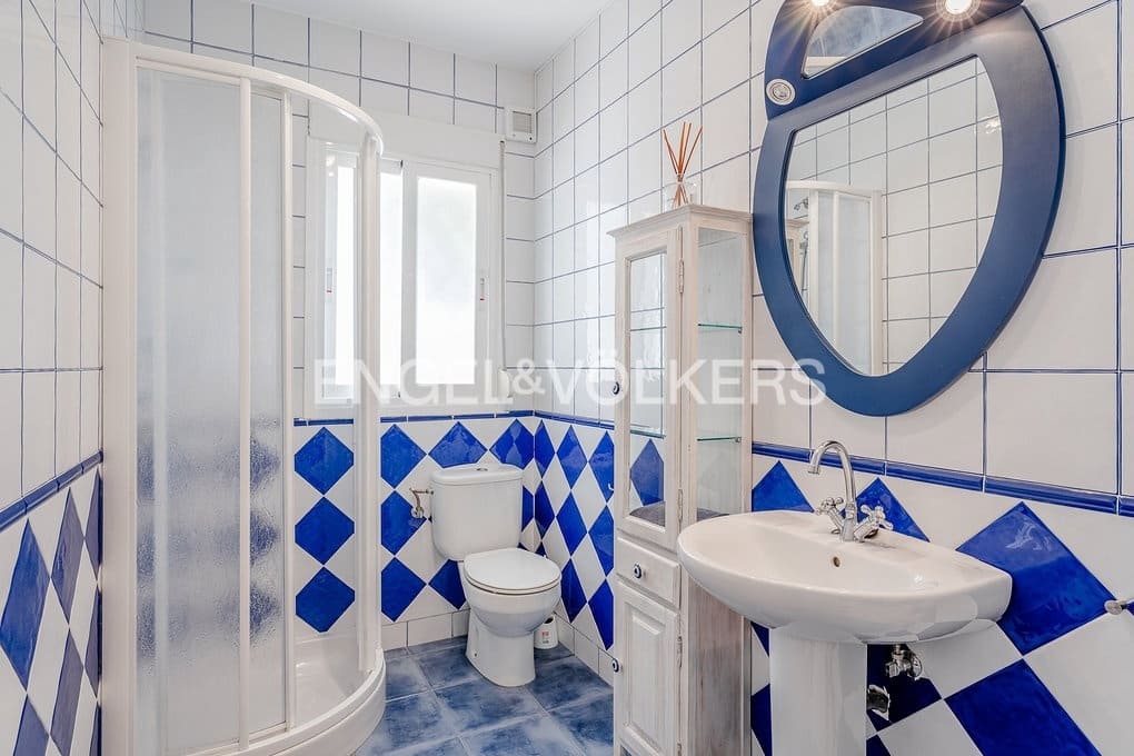 5 bedroom Villa for sale in Altea with pool garage - € 750,000 (Ref: 9606774)