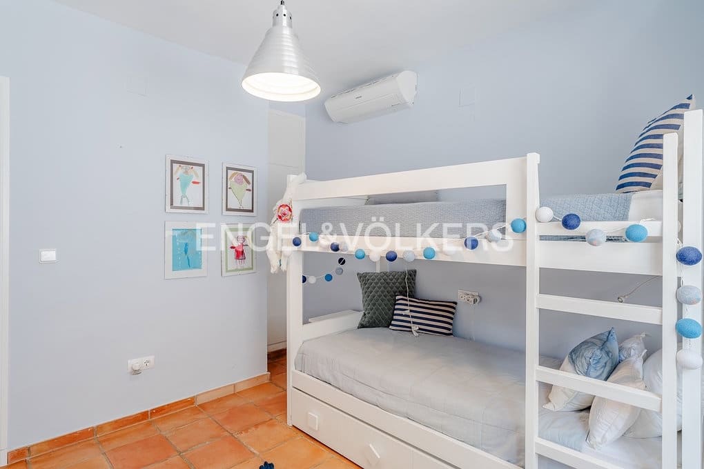 5 bedroom Villa for sale in Altea with pool garage - € 750,000 (Ref: 9606774)