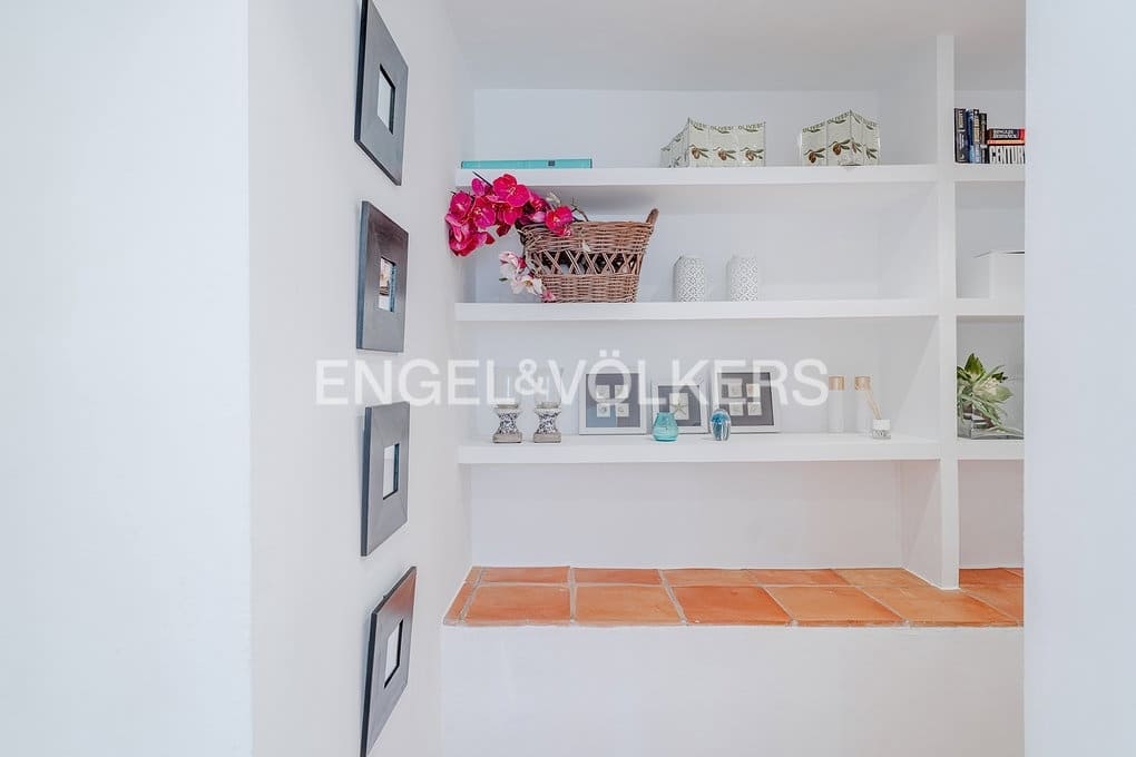 5 bedroom Villa for sale in Altea with pool garage - € 750,000 (Ref: 9606774)