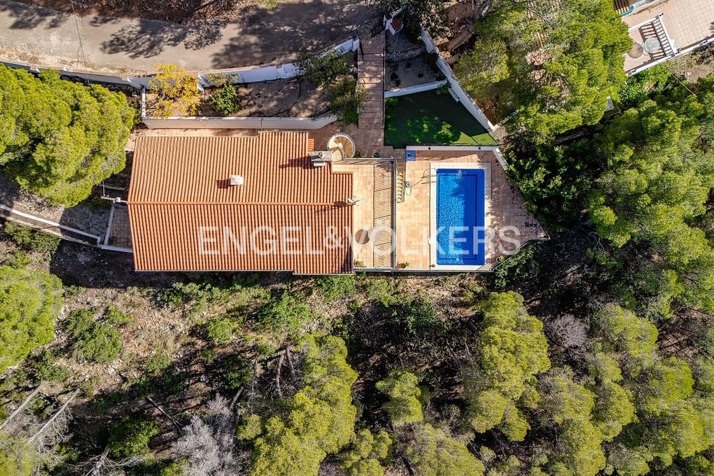 5 bedroom Villa for sale in Altea with pool garage - € 750,000 (Ref: 9606774)