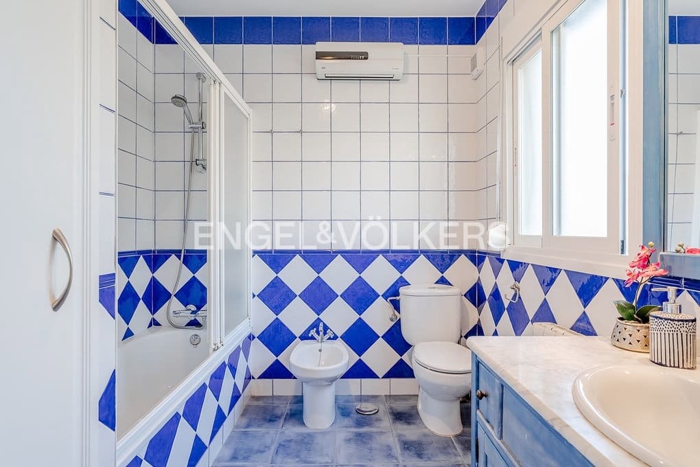 5 bedroom Villa for sale in Altea with pool garage - € 750,000 (Ref: 9606774)