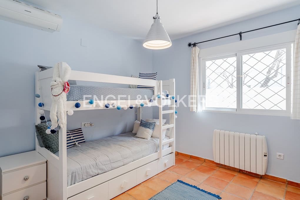 5 bedroom Villa for sale in Altea with pool garage - € 750,000 (Ref: 9606774)