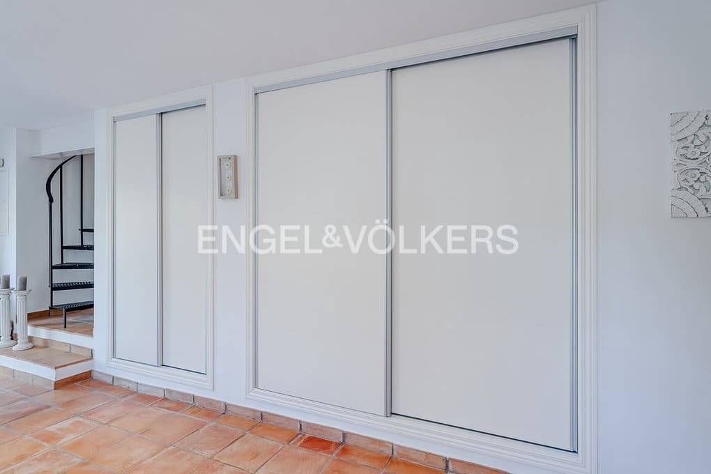 5 bedroom Villa for sale in Altea with pool garage - € 750,000 (Ref: 9606774)