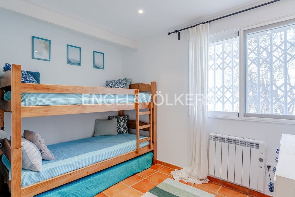 5 bedroom Villa for sale in Altea with pool garage - € 750,000 (Ref: 9606774)