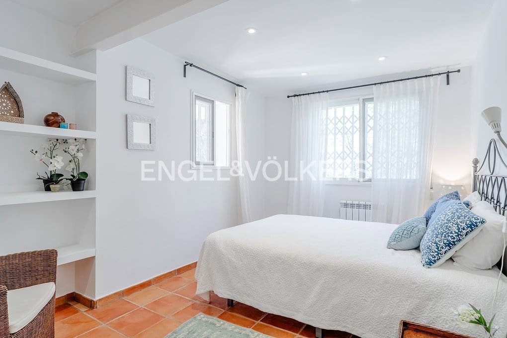 5 bedroom Villa for sale in Altea with pool garage - € 750,000 (Ref: 9606774)