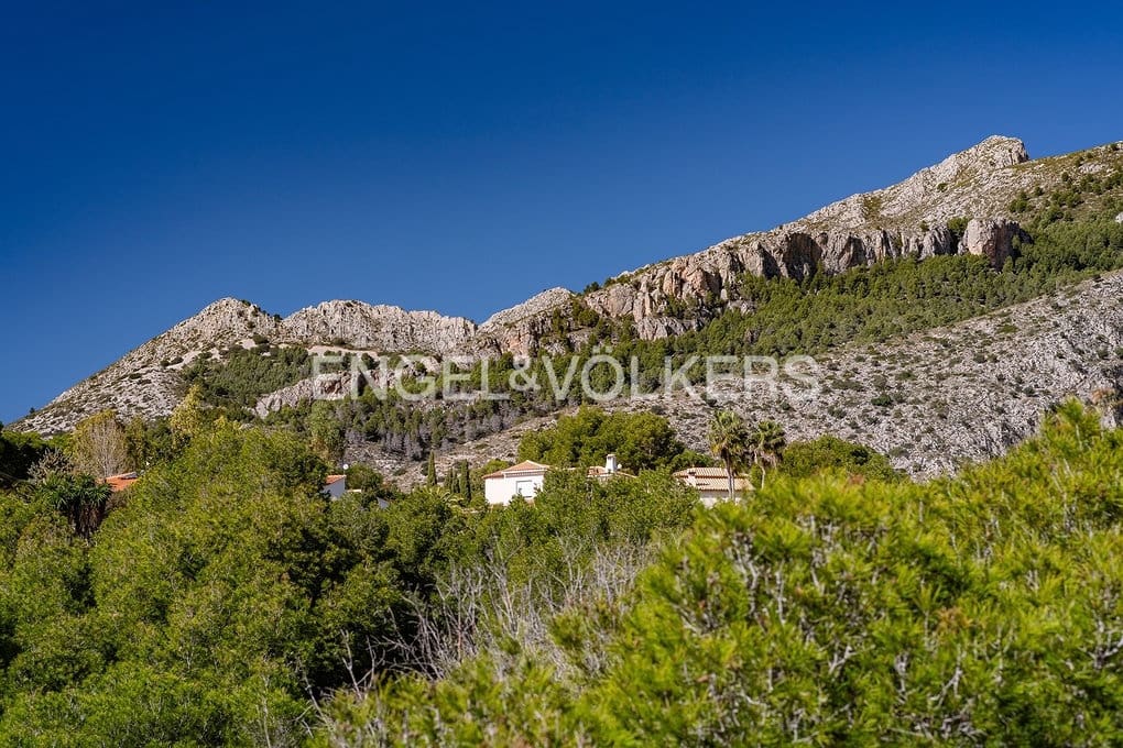 5 bedroom Villa for sale in Altea with pool garage - € 750,000 (Ref: 9606774)