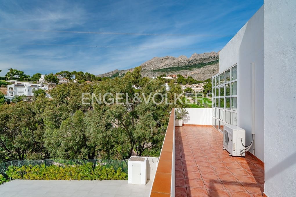 Chalet de 4 habitaciones en Altea en venta con piscina garaje - 1.295.000 € (Ref: 9626967)