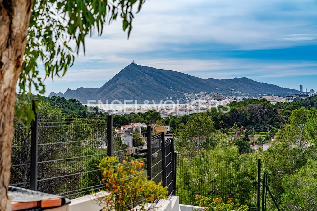 Chalet de 4 habitaciones en Altea en venta con piscina garaje - 1.295.000 € (Ref: 9626967)