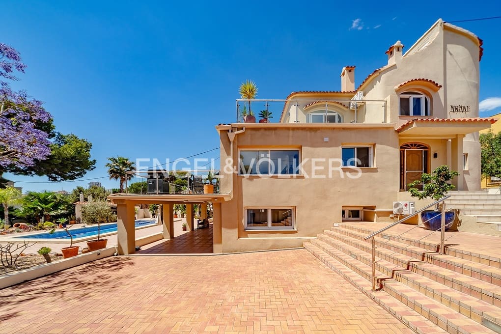 Chalet de 6 habitaciones en Calpe / Calp en venta con piscina garaje - 1.299.000 € (Ref: 9700034)