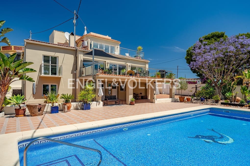 Chalet de 6 habitaciones en Calpe / Calp en venta con piscina garaje - 1.299.000 € (Ref: 9700034)