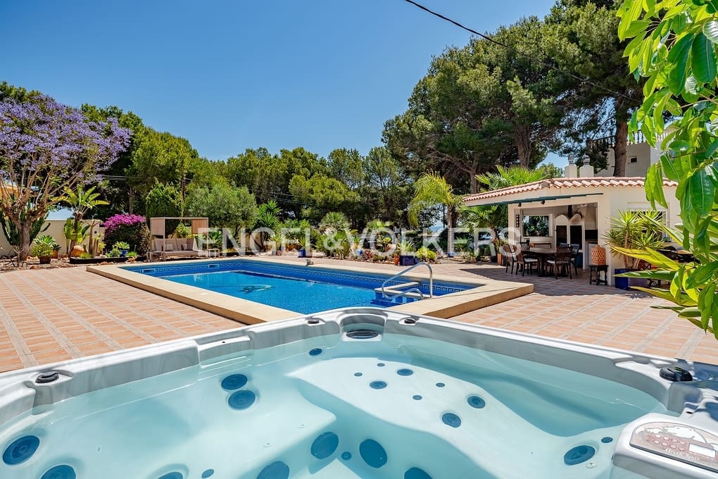 Chalet de 6 habitaciones en Calpe / Calp en venta con piscina garaje - 1.299.000 € (Ref: 9700034)