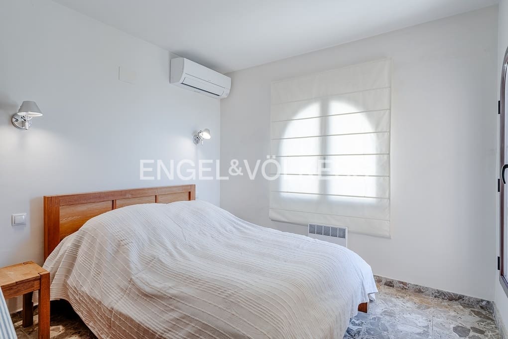 5 bedroom Villa for sale in Montemar with pool garage - € 1,199,000 (Ref: 9716698)