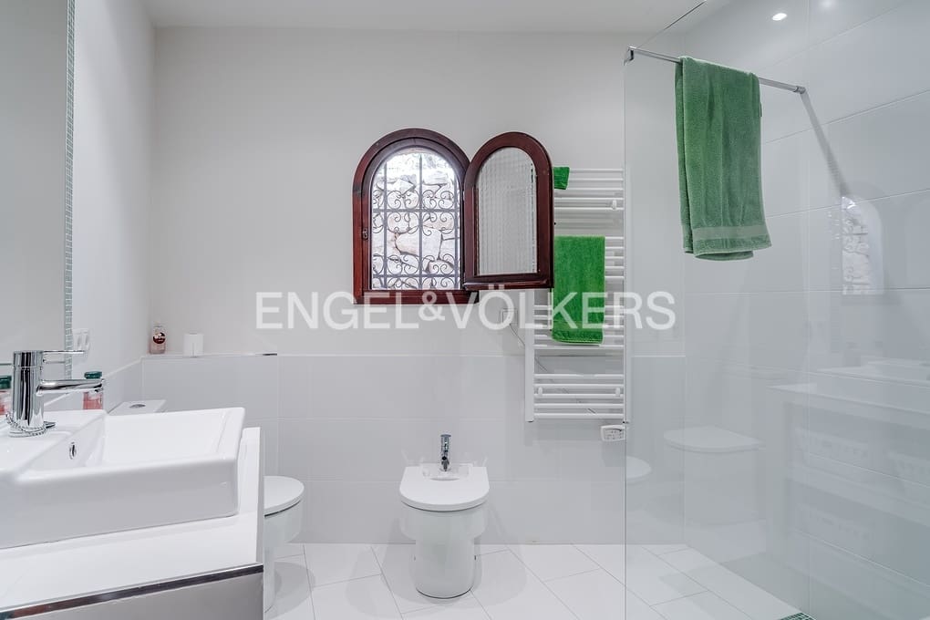 5 bedroom Villa for sale in Montemar with pool garage - € 1,199,000 (Ref: 9716698)