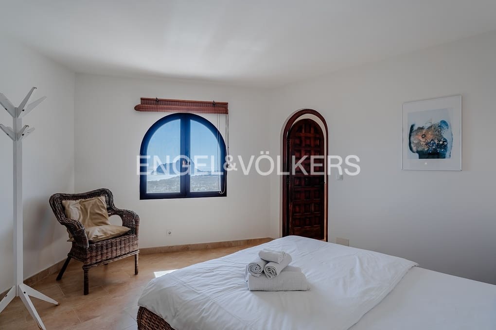 5 bedroom Villa for sale in Montemar with pool garage - € 1,199,000 (Ref: 9716698)