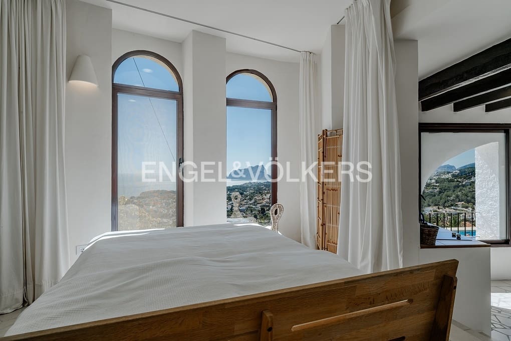 5 bedroom Villa for sale in Montemar with pool garage - € 1,199,000 (Ref: 9716698)