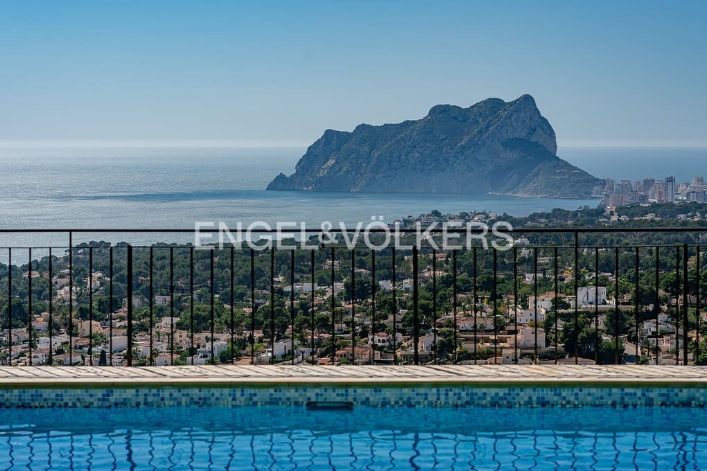 5 bedroom Villa for sale in Montemar with pool garage - € 1,199,000 (Ref: 9716698)