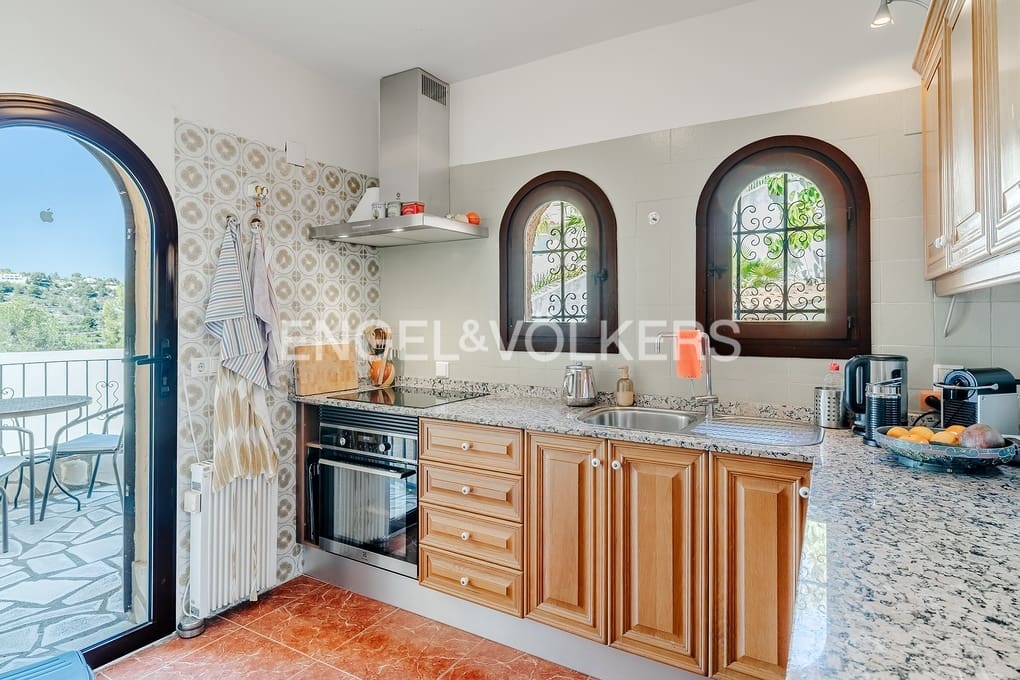 5 bedroom Villa for sale in Montemar with pool garage - € 1,199,000 (Ref: 9716698)