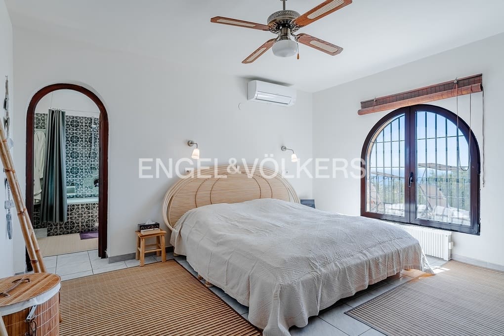 5 bedroom Villa for sale in Montemar with pool garage - € 1,199,000 (Ref: 9716698)