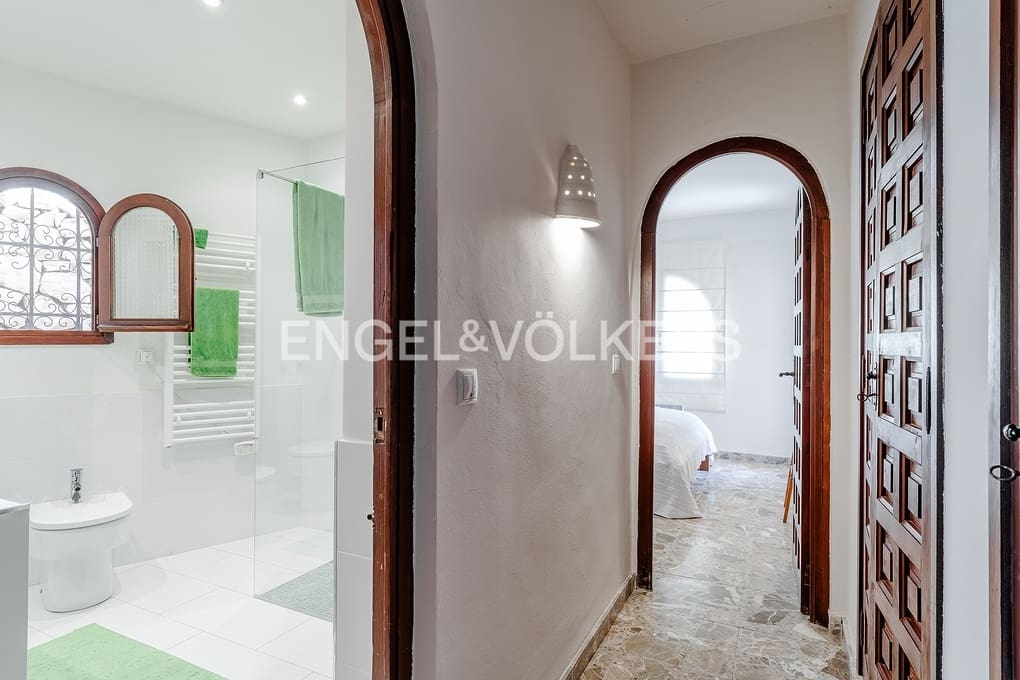 5 bedroom Villa for sale in Montemar with pool garage - € 1,199,000 (Ref: 9716698)