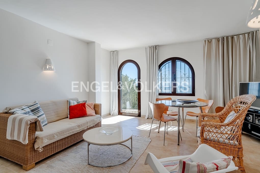 5 bedroom Villa for sale in Montemar with pool garage - € 1,199,000 (Ref: 9716698)