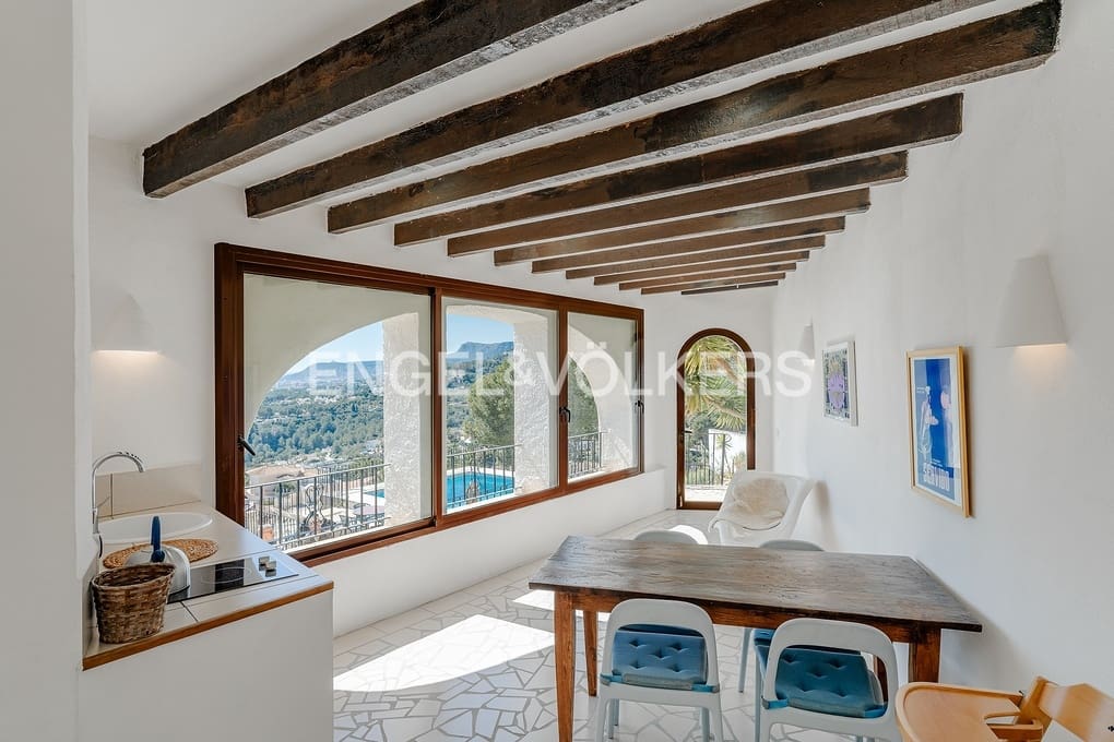 5 bedroom Villa for sale in Montemar with pool garage - € 1,199,000 (Ref: 9716698)