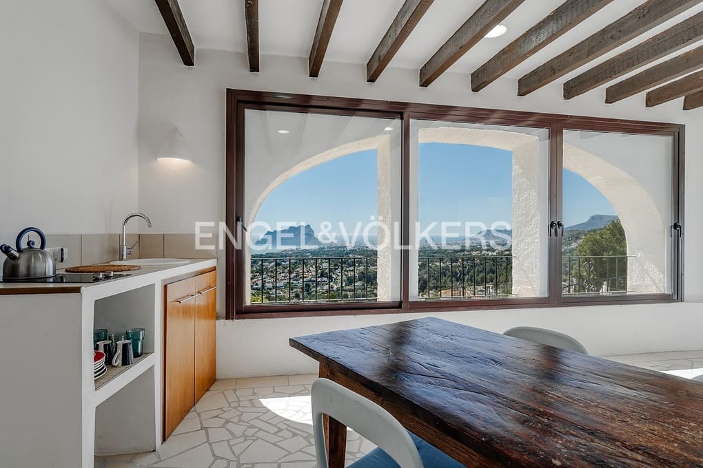 5 bedroom Villa for sale in Montemar with pool garage - € 1,199,000 (Ref: 9716698)