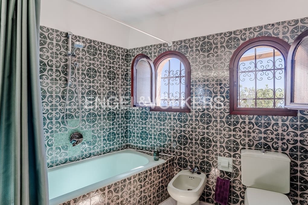 5 bedroom Villa for sale in Montemar with pool garage - € 1,199,000 (Ref: 9716698)