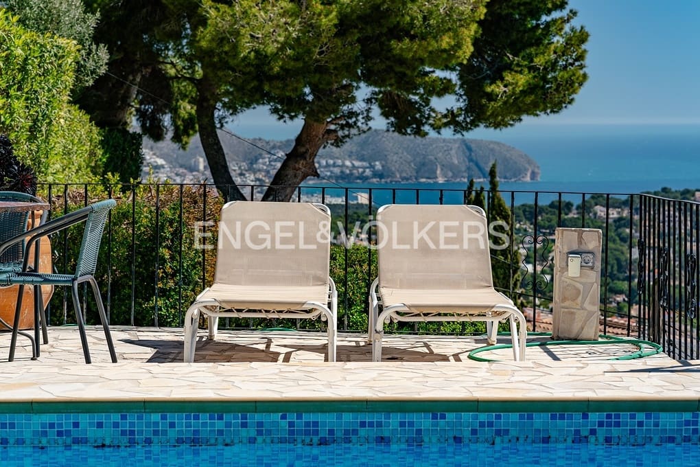 5 bedroom Villa for sale in Montemar with pool garage - € 1,199,000 (Ref: 9716698)