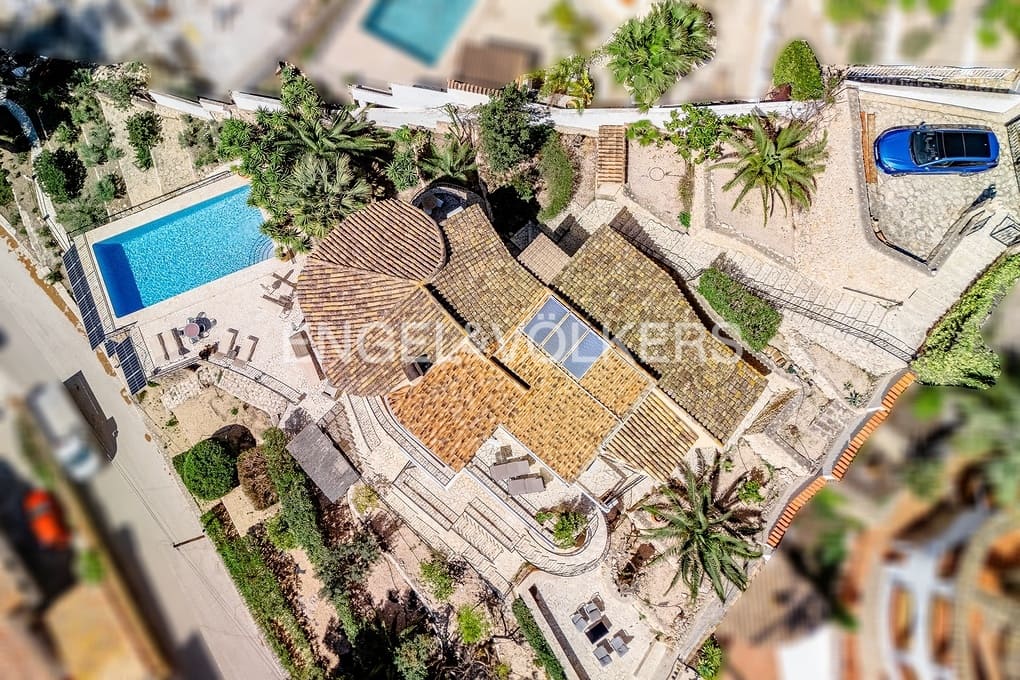 5 bedroom Villa for sale in Montemar with pool garage - € 1,199,000 (Ref: 9716698)