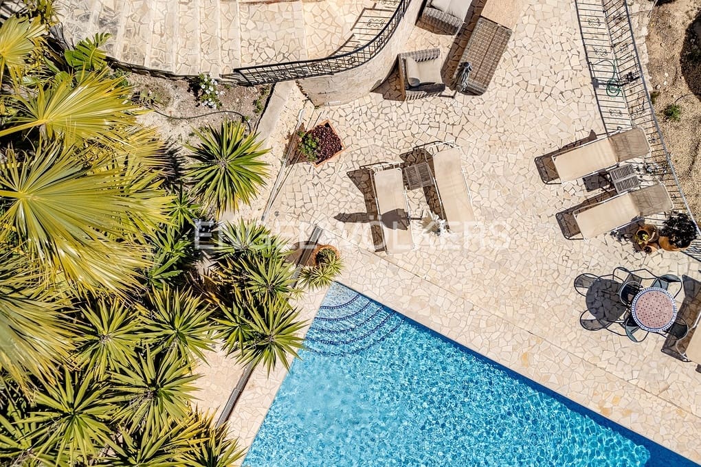 5 bedroom Villa for sale in Montemar with pool garage - € 1,199,000 (Ref: 9716698)