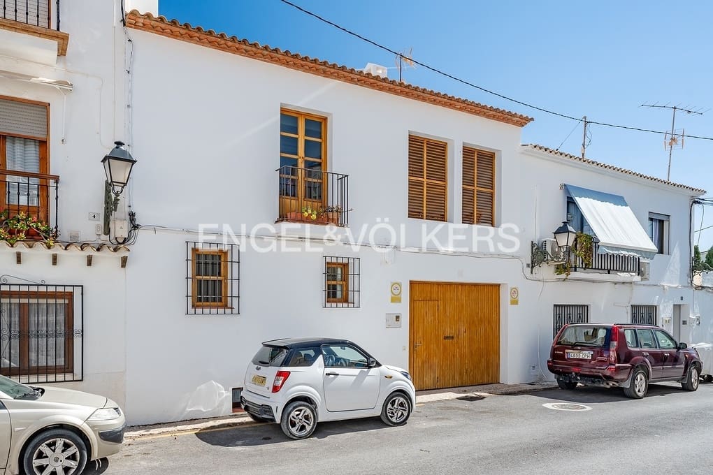 3 bedroom Townhouse for sale in Altea with pool garage - € 845,000 (Ref: 9731180)