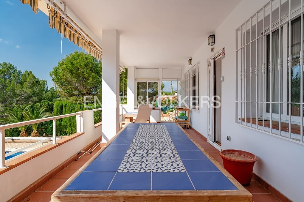 3 bedroom Villa for sale in Alhama Springs with pool garage - € 585,000 (Ref: 9734124)