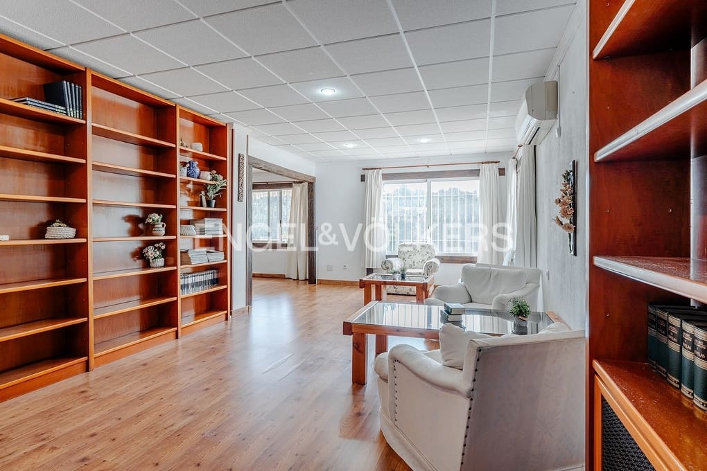 3 bedroom Villa for sale in Alhama Springs with pool garage - € 585,000 (Ref: 9734124)