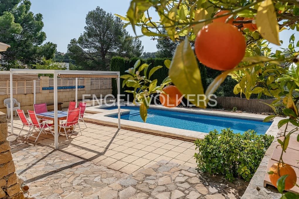 3 bedroom Villa for sale in Alhama Springs with pool garage - € 585,000 (Ref: 9734124)