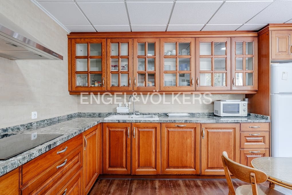 3 bedroom Villa for sale in Alhama Springs with pool garage - € 585,000 (Ref: 9734124)