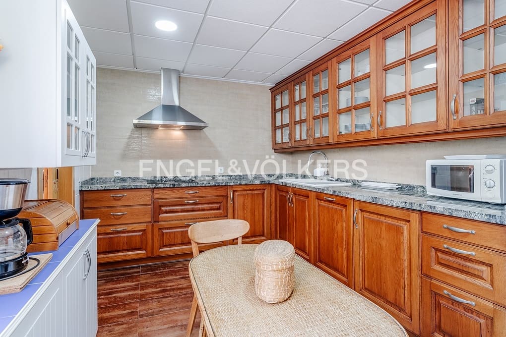 3 bedroom Villa for sale in Alhama Springs with pool garage - € 585,000 (Ref: 9734124)