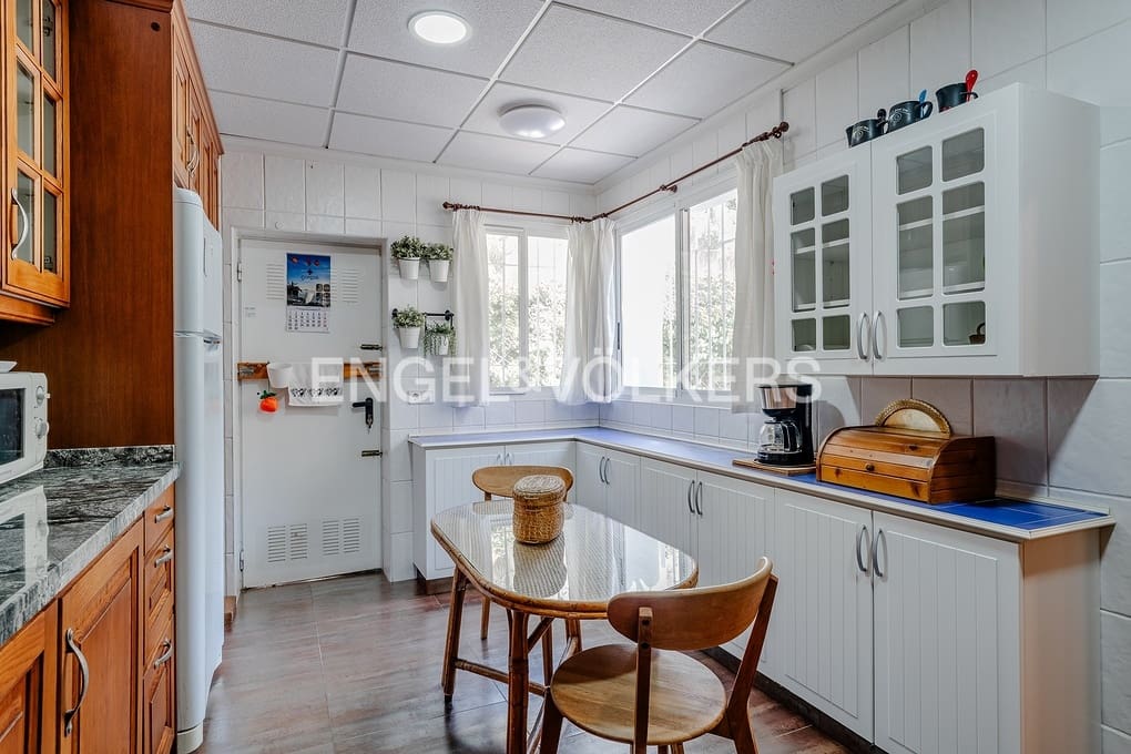 3 bedroom Villa for sale in Alhama Springs with pool garage - € 585,000 (Ref: 9734124)