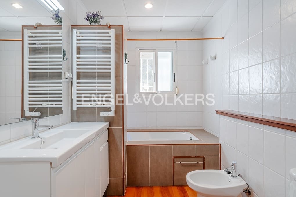 3 bedroom Villa for sale in Alhama Springs with pool garage - € 585,000 (Ref: 9734124)