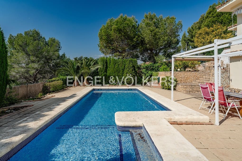 3 bedroom Villa for sale in Alhama Springs with pool garage - € 585,000 (Ref: 9734124)