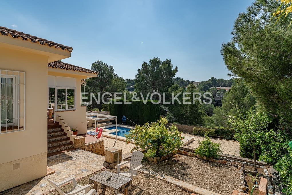 3 bedroom Villa for sale in Alhama Springs with pool garage - € 585,000 (Ref: 9734124)